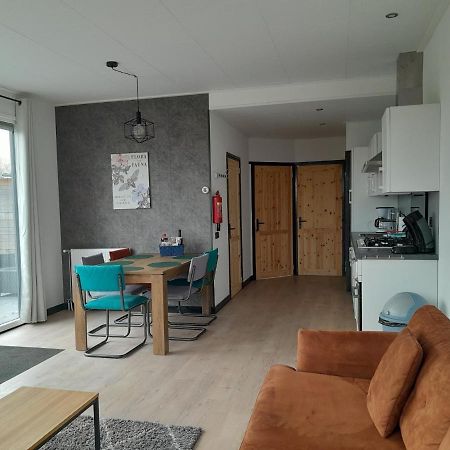 Luxe 5 Persoons Bungalow Op Rustig Vakantiepark Nabij Leeuwarden Dronrijp 外观 照片