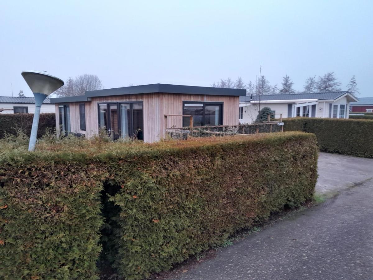 Luxe 5 Persoons Bungalow Op Rustig Vakantiepark Nabij Leeuwarden Dronrijp 外观 照片