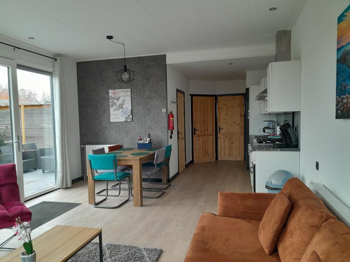 Luxe 5 Persoons Bungalow Op Rustig Vakantiepark Nabij Leeuwarden Dronrijp 外观 照片