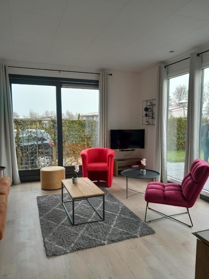 Luxe 5 Persoons Bungalow Op Rustig Vakantiepark Nabij Leeuwarden Dronrijp 外观 照片